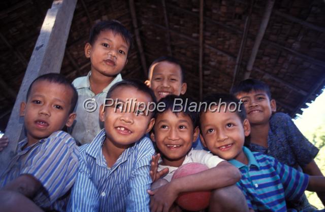 birmanie 39.JPG - Jeunes enfantsPagan (Bagan)Birmanie (Myanmar)
